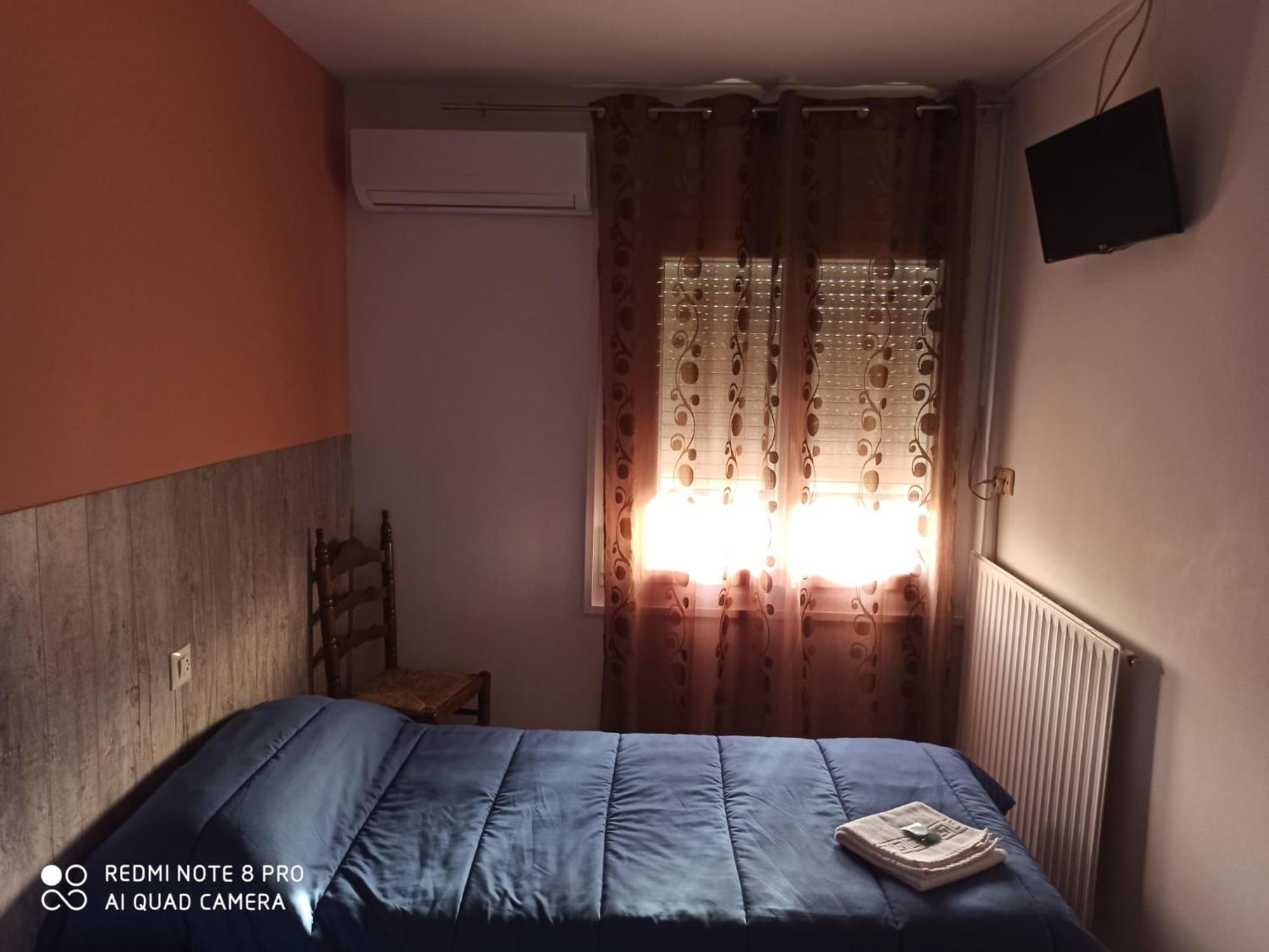 Hostal Galicia Фигерас Экстерьер фото